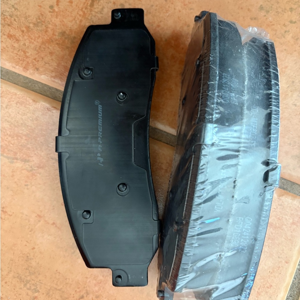 Brake Components - 3 Pads - Picture 4 of 4